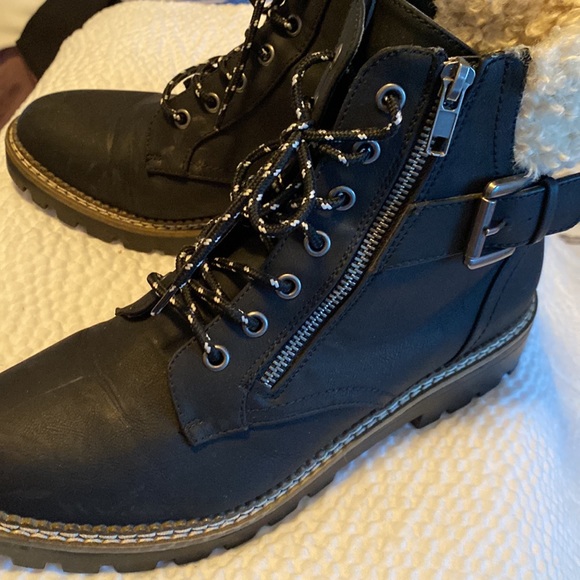 Universal Threads - Picture 3 of 6